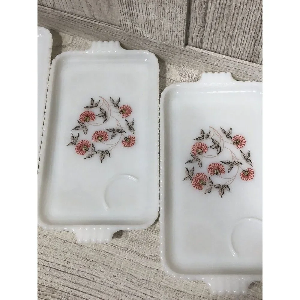 Set of 4 Porcelain White Sip and Snack Tray Ball & Floral Design Ribbed Edges